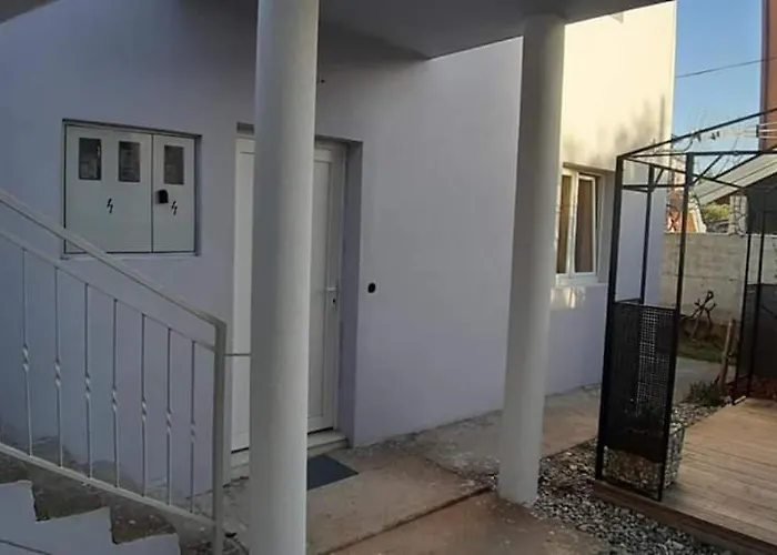 Apartment Luki Srima *